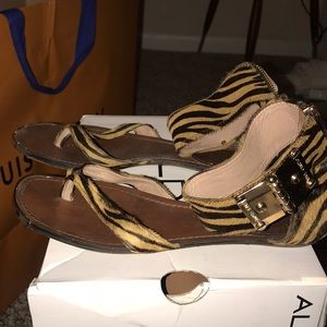 Sandals zebra with Gold buckle gold trim in heel